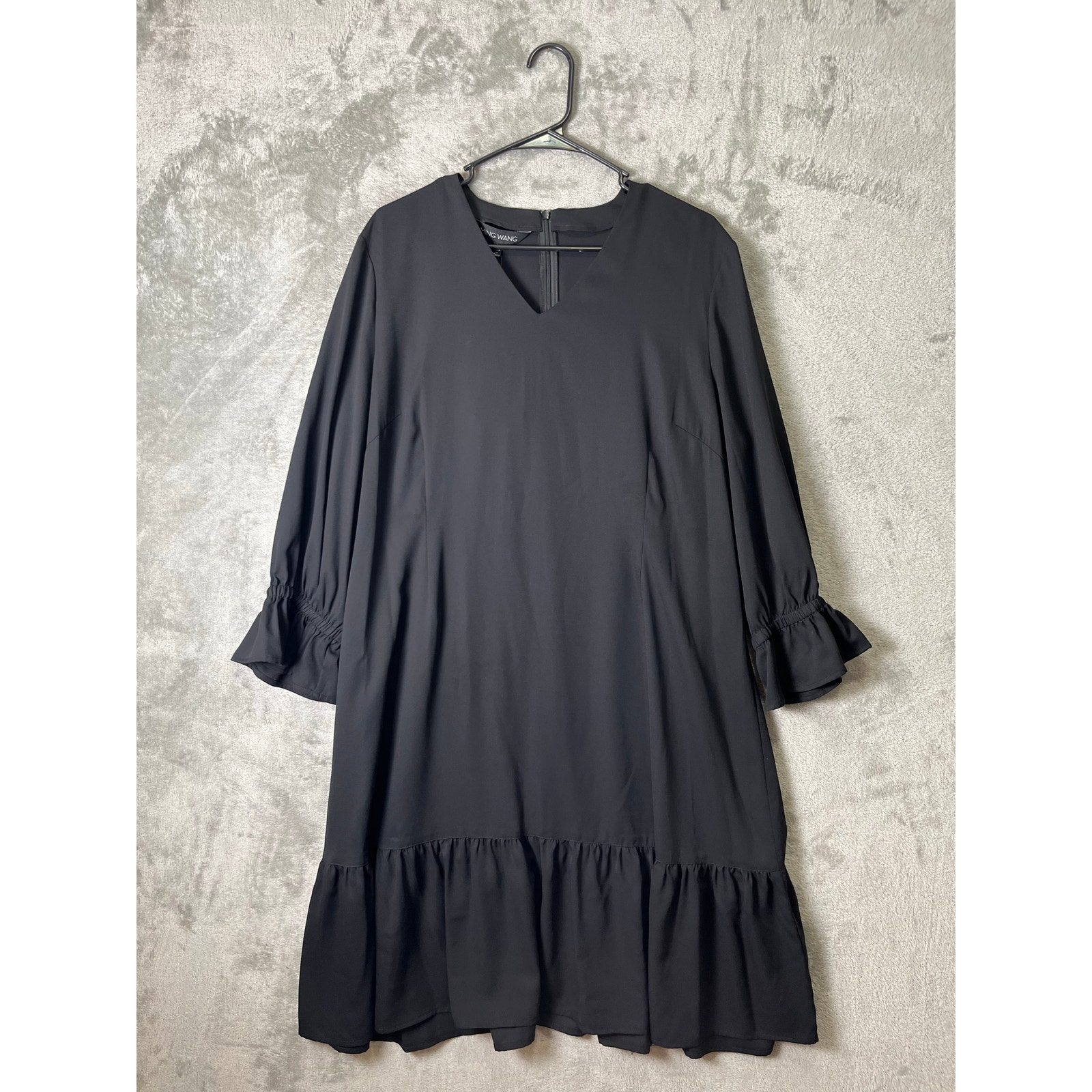 Ming Wang Black Dress Ruffle Hem 3/4 Sleeve Minimalist Classic Chic Quiet Luxury